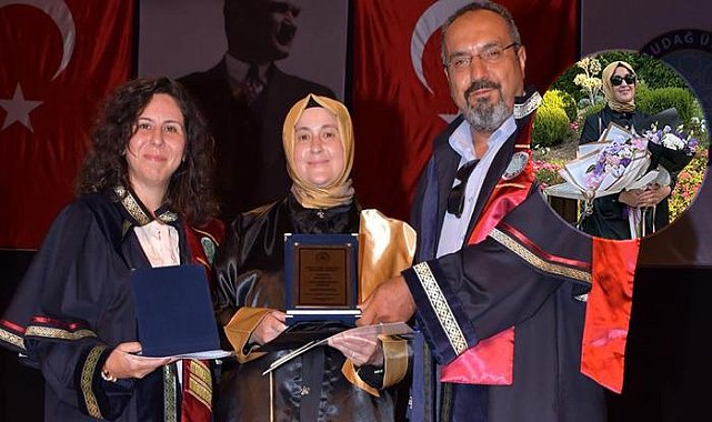 Pandemide canı sıkılınca sınava girdi: 5 çocuklu anne üniversitede bölüm birincisi oldu