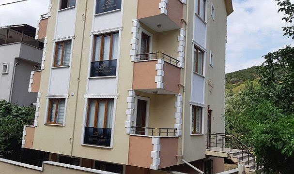 Sağlık çalışanı evinde ölü bulundu