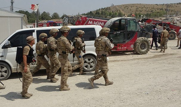 Şantiyede silahlı-bıçaklı kavga! 2'si ağır 7 yaralı