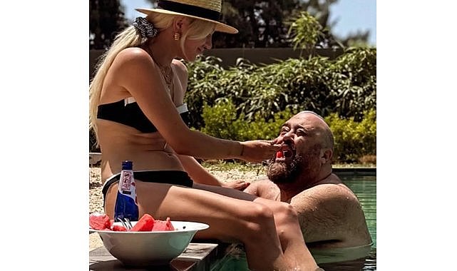 Somer şef ve 25 yaş küçük sevgilisinin tatil pozları olay oldu