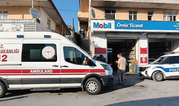 Vücudunda kesikler olan adam evinde ölü bulundu