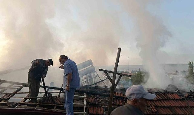 Alevlere teslim olan ev kullanılmaz hale geldi