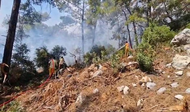 Antalya'da korkutan yangın! Yoğun müdahaleyle kontrol altına alındı