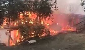 Artvin'de çıkan yangında 4 ev küle döndü