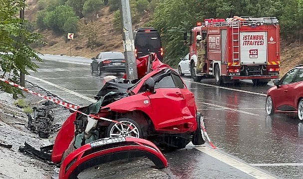 Aydınlatma direğine çarpan otomobil sürücüsü öldü