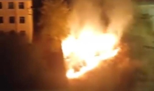 Düğünde atılan havai fişekler yangına neden oldu