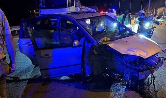 Feci kaza! Otomobil bariyere çarptı! 1 ölü, 3 yaralı