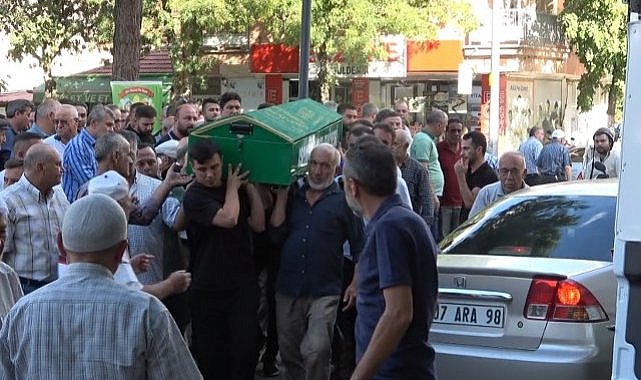 Güvenlik görevlisinin acı sonu! Otomobil çarptı hayatını kaybetti