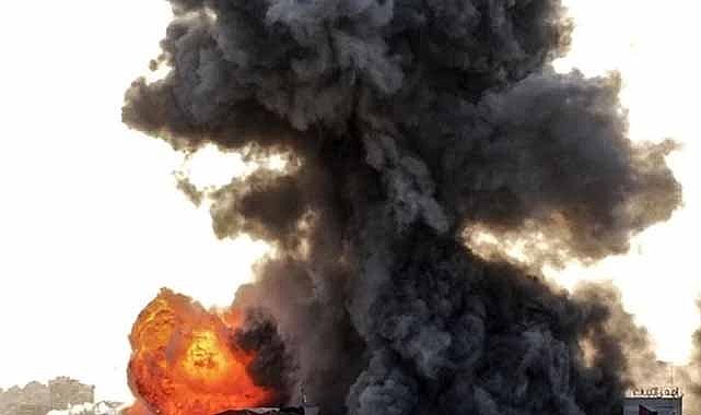 İsrail Gazze’de Filistinlilerin kaldığı üniversiteyi vurdu