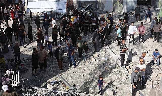 İsrail, Gazze'de sivillerin sığındığı 3 okulu bombaladı