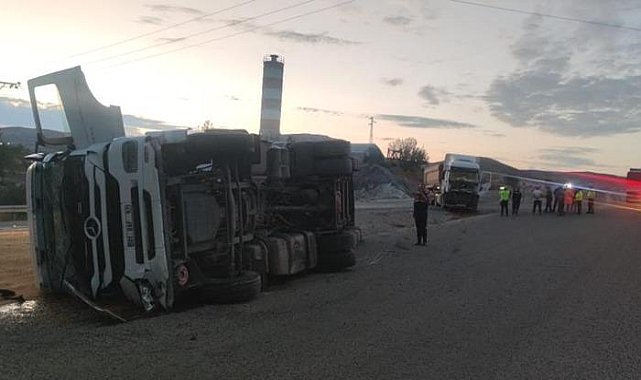 Karşı yola geçen tır, başka bir tıra çarptı: 2 yaralı