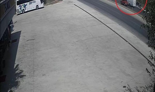 Kırmızı ışıkta duran araçlara çarpmamak için otomobilini şarampole sürdü