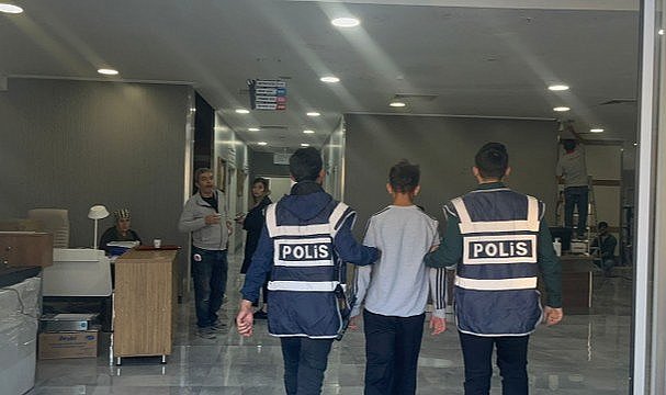 Kız arkadaş kavgasında kan aktı! Bir çocuk öldü