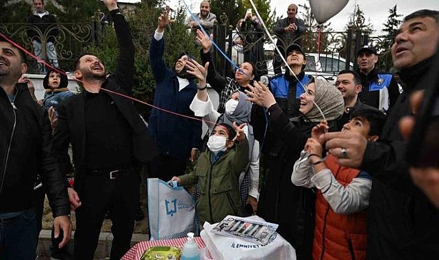 Lösemi hastalığını atlatan Talha Sıraç polis ağabeyleriyle balon uçurdu