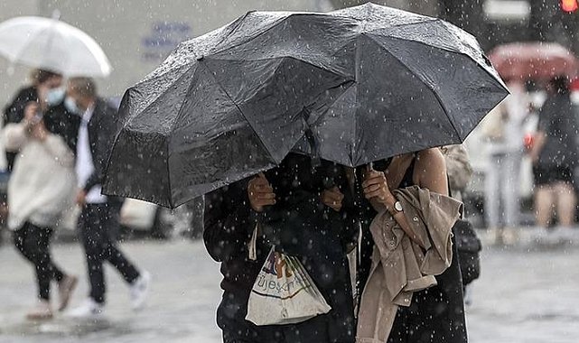 Meteoroloji uyardı: Marmara ve Karadeniz bölgelerinde kuvvetli sağanak yağış alarmı!