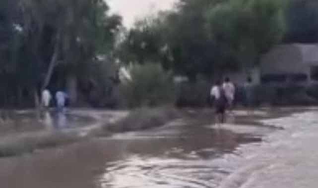 Muson yağışları can almaya devam ediyor! Ölenlerin sayısı bini geçti