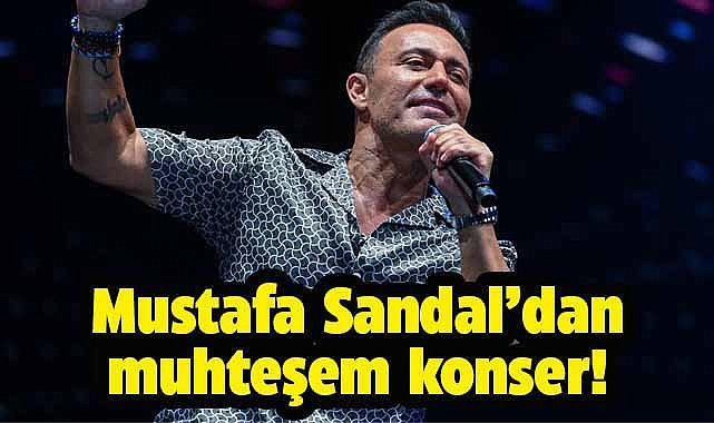 Mustafa Sandal İzmirlileri coşturdu