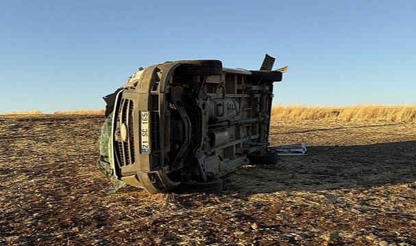 Öğrenci servisi ile otomobil çarpıştı! 9 yaralı