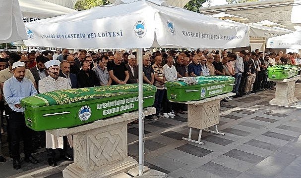 Ölüme birlikte giden anne ve oğlu toprağa verildi