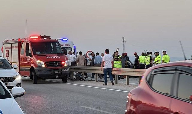 Otomobil bariyerlere çarptı: 2'si ağır 5 yaralı