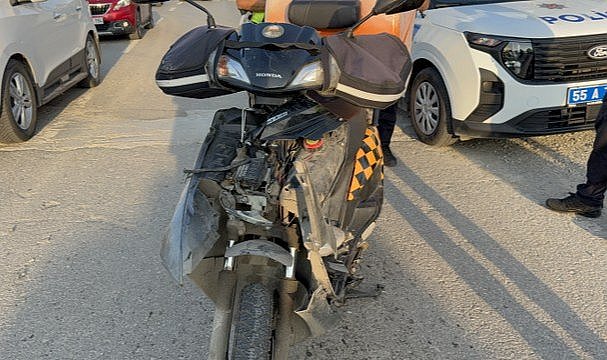 Samsun'da motosiklet otomobile çarptı! Sürücüsü yaralandı