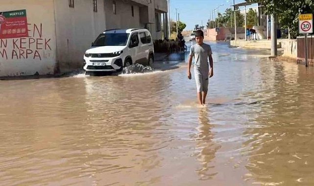 Tarımsal sulama suyu cadde ve sokakları bastı