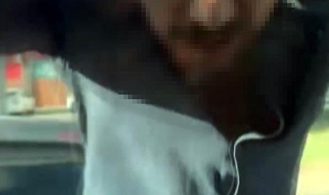 Trafikte tartıştığı sürücünün otomobilinin camını kırdı