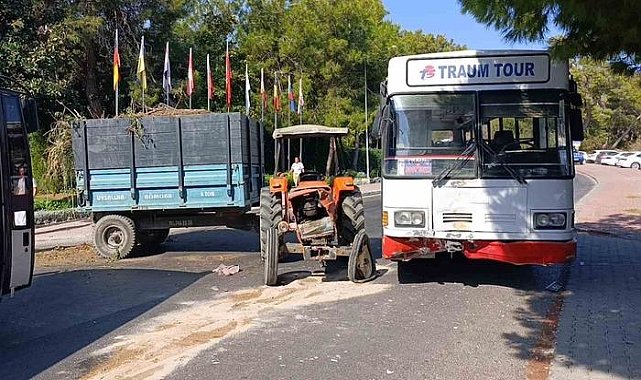 Yolcu toplayan otobüs ile otelden çıkan traktör çarpıştı: 1'i turist 2 yaralı
