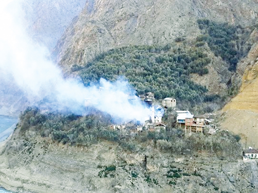 Artvin'de Bir Köy Komple Yandı