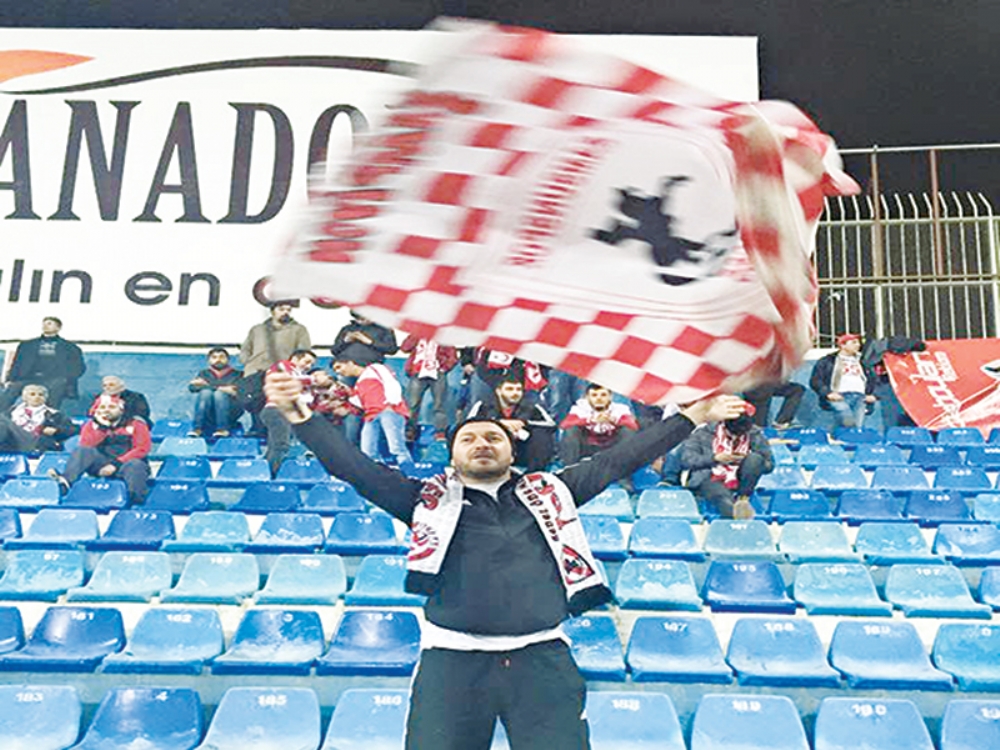 Taraftar Görevini Yaptı