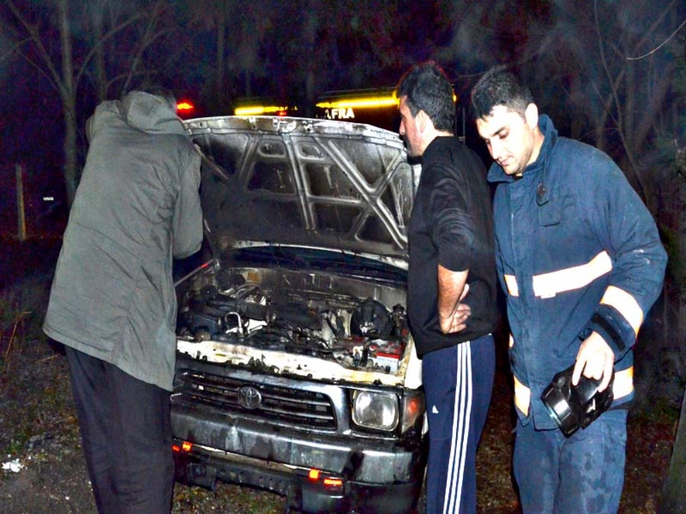 Park Halindeki Kamyonet Yandı