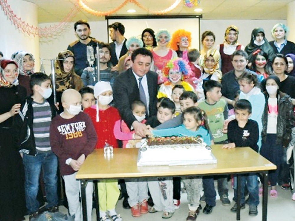 Eğitim Fakültesi Öğrencileri Lösemili Çocuklarla Buluştu