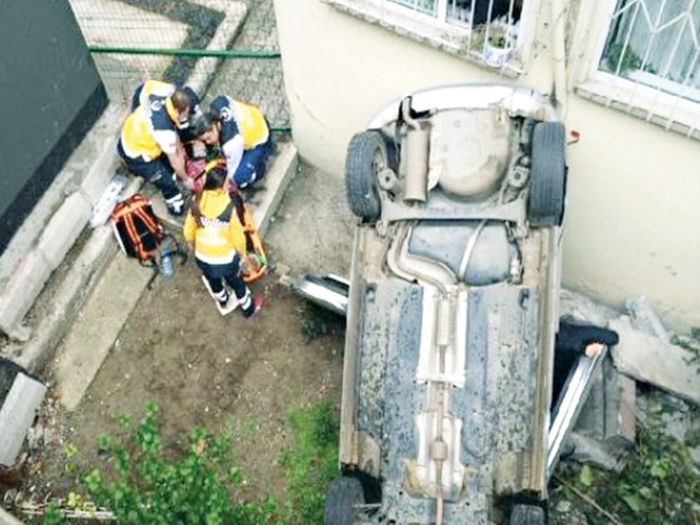 Üniversiteli Nurselin, Otomobille Apartman Boşluğuna Uçtu