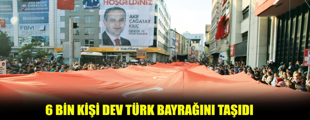 6 Bin Kişi Dev Türk Bayrağını Taşıdı