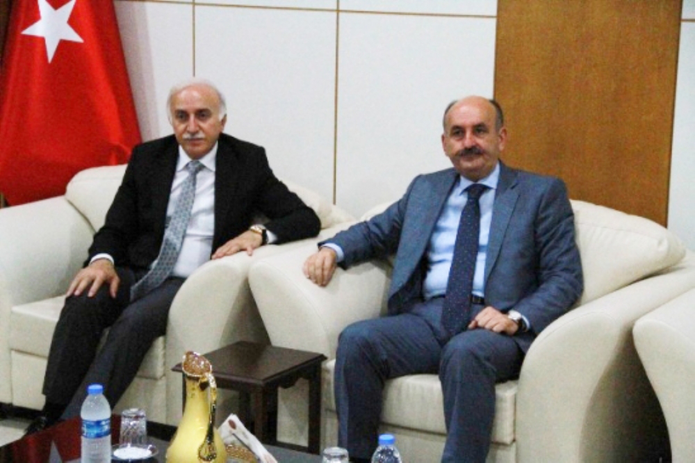 Sağlık Bakanı Müezzinoğlu Öldürülen Doktorun Ailesini Ziyaret Etti