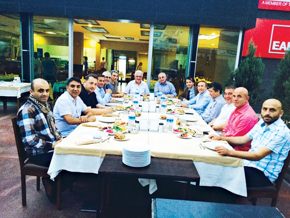 Dostlar İftarda Buluştu