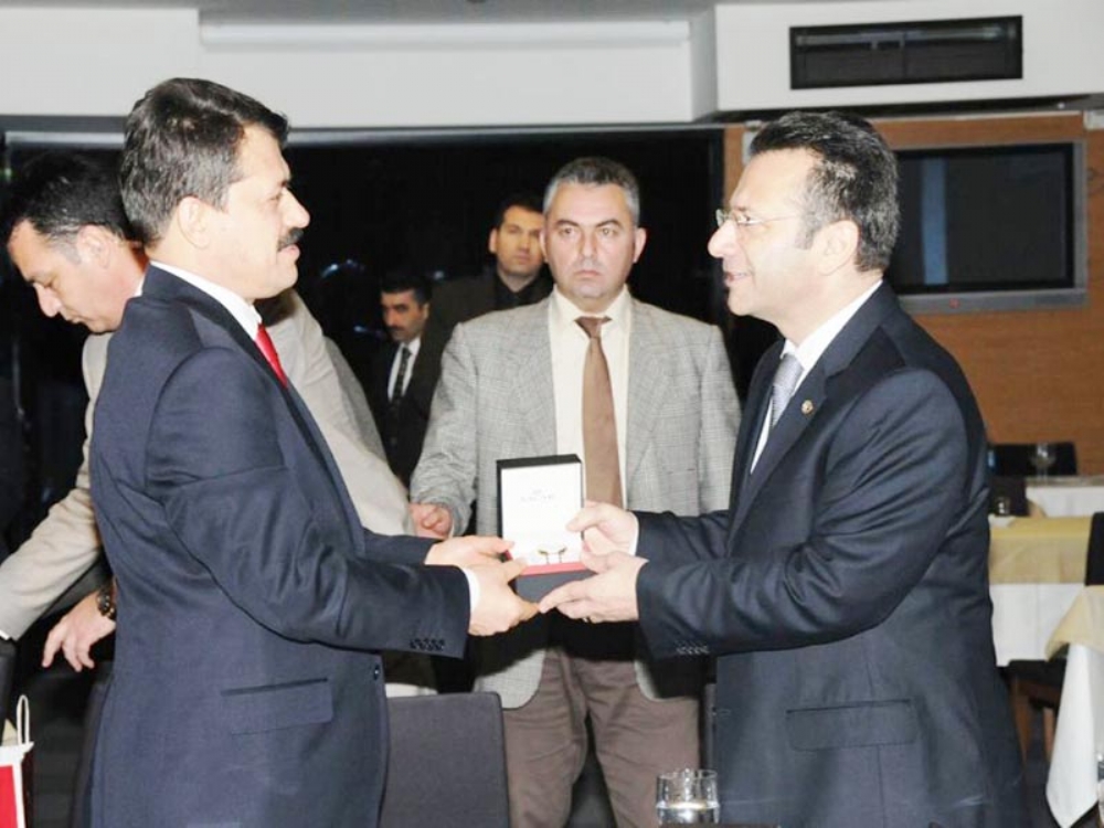 Valilik'ten Yeldan  Onuruna Veda Yemeği