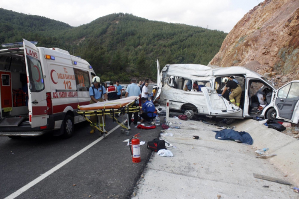 Balıkesir'de Korkunç Kaza : 9 Ölü, 30 Yaralı