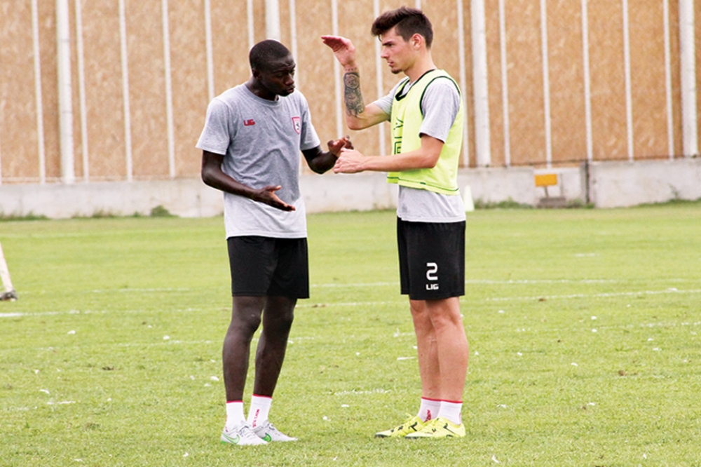 Ousmane Ağabeylik Yapıyor