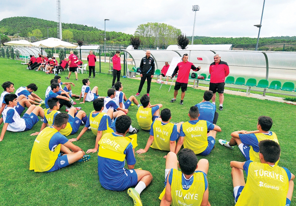 İlk Kez Düzenlenen Uefa Elit A Kursu Tamamlandı
