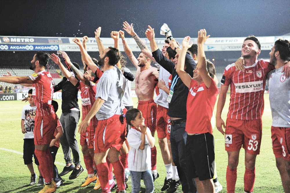 Ligde Zirve Ümit Özat'lı Şimşeklerin