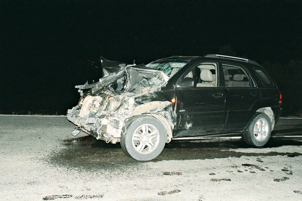 Otomobil Mandalara Çarptı