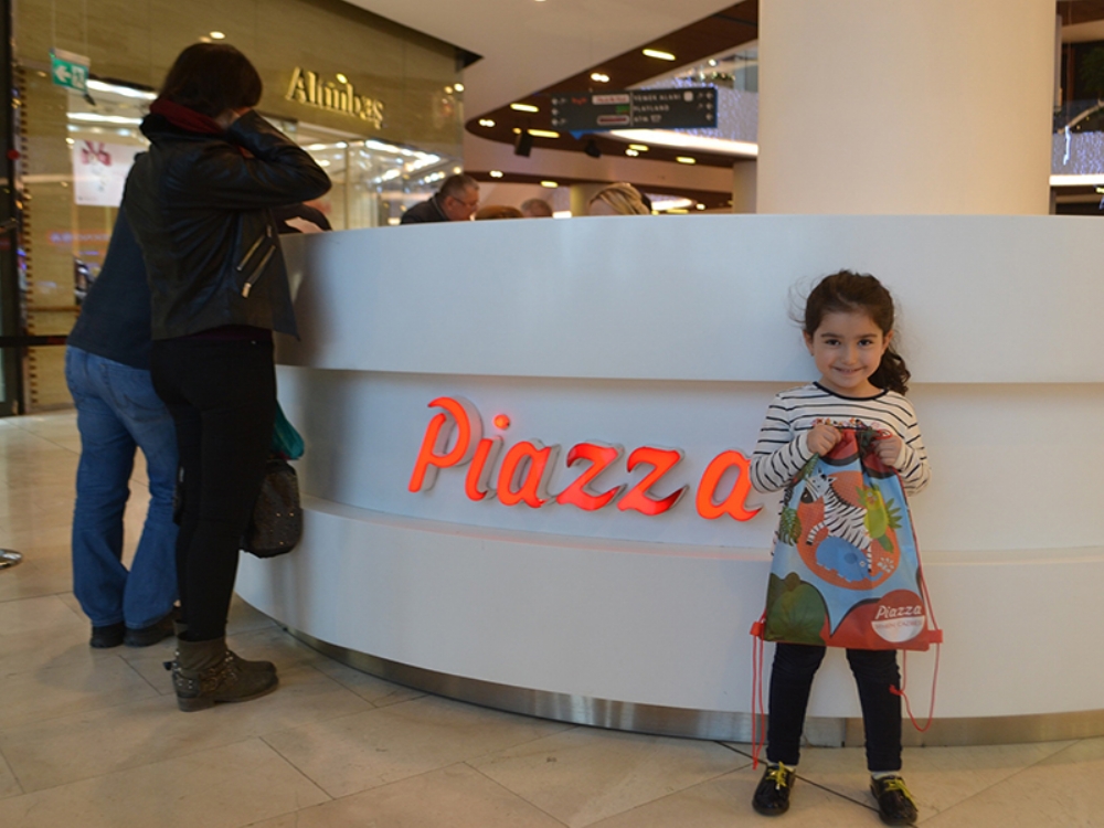 Piazza’da Çocuklar  Havalara Uçacak!