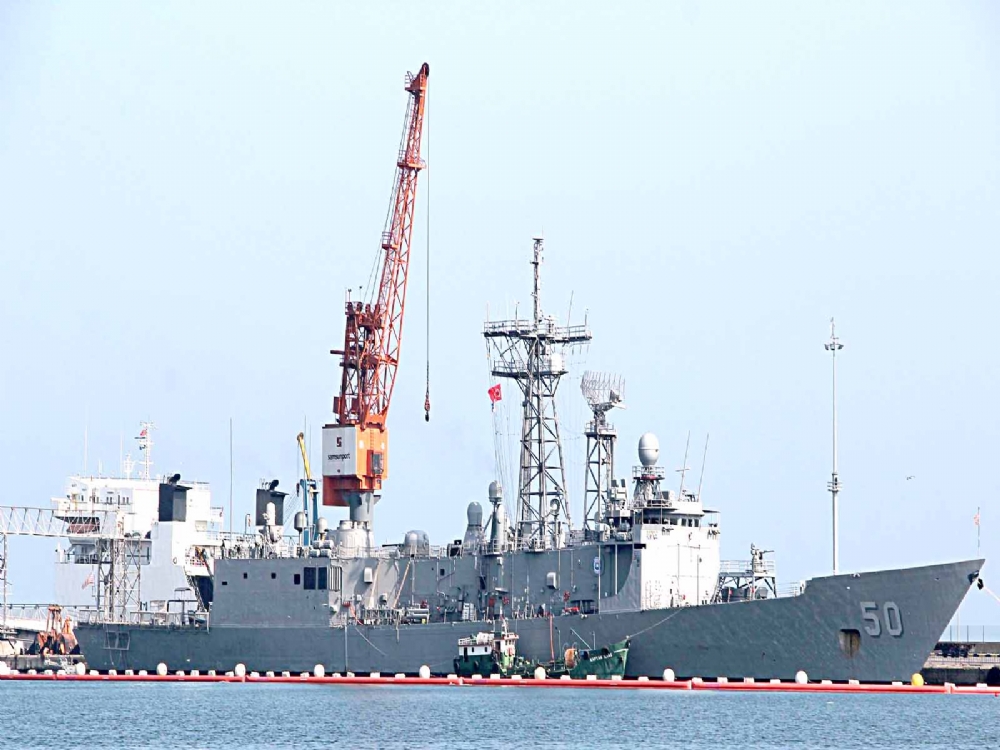 Abd Savaş Gemisinin Onarımı Sürüyor