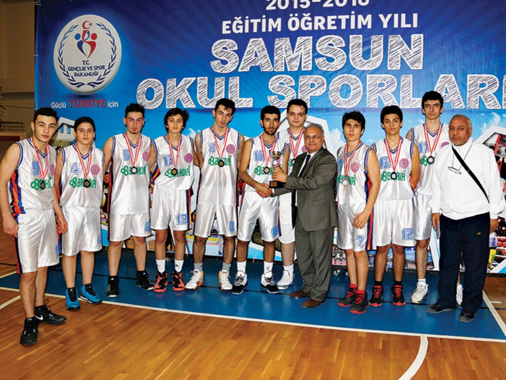 Şampiyonlar Kupalarını Aldı