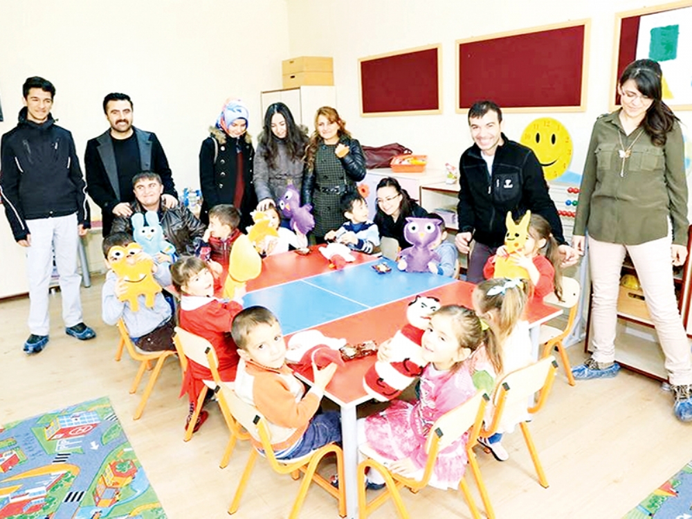 Dar Gelirli Öğrencilerin Oyuncak Sevinci