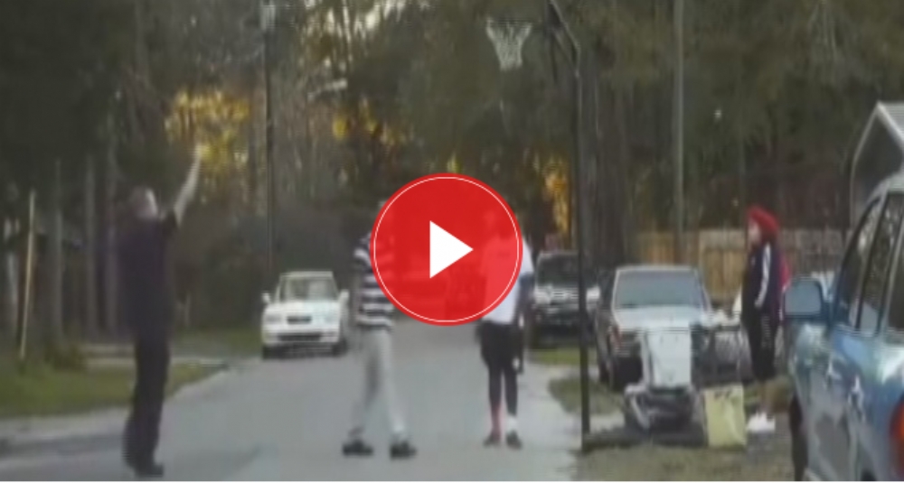 Şikayet Üzerine Giden Polis De Gençlere Uydu