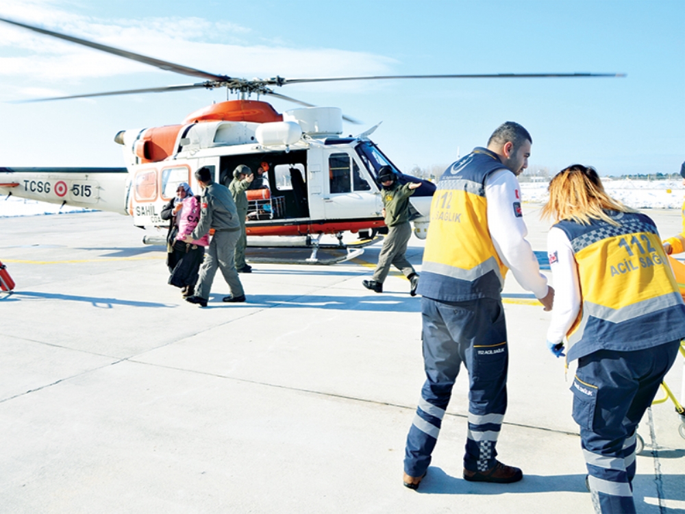 Hamile Kadın Sahil Güvenlik Helikopteri İle Hastaneye Yetiştirildi