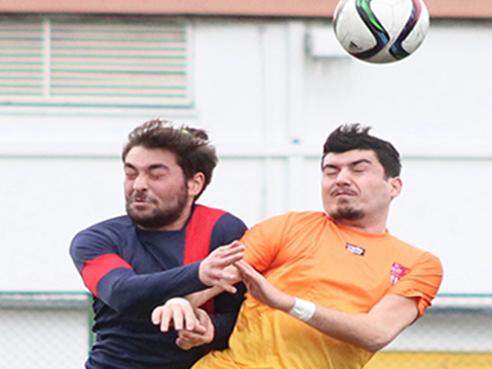 Lig Renkli Başladı