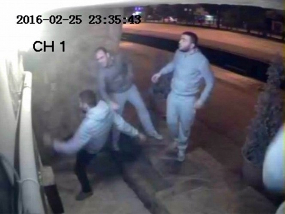 Kiliseye Tekmeli Saldırı